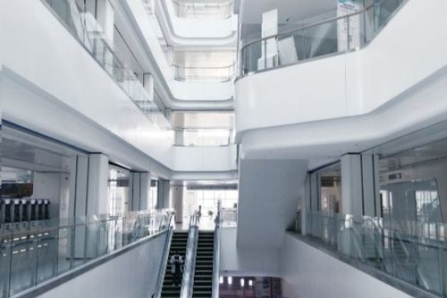 最新の企業ニュース この年に何が起きたか知ってるか? アダム・ボルトンの2024年のクイズで